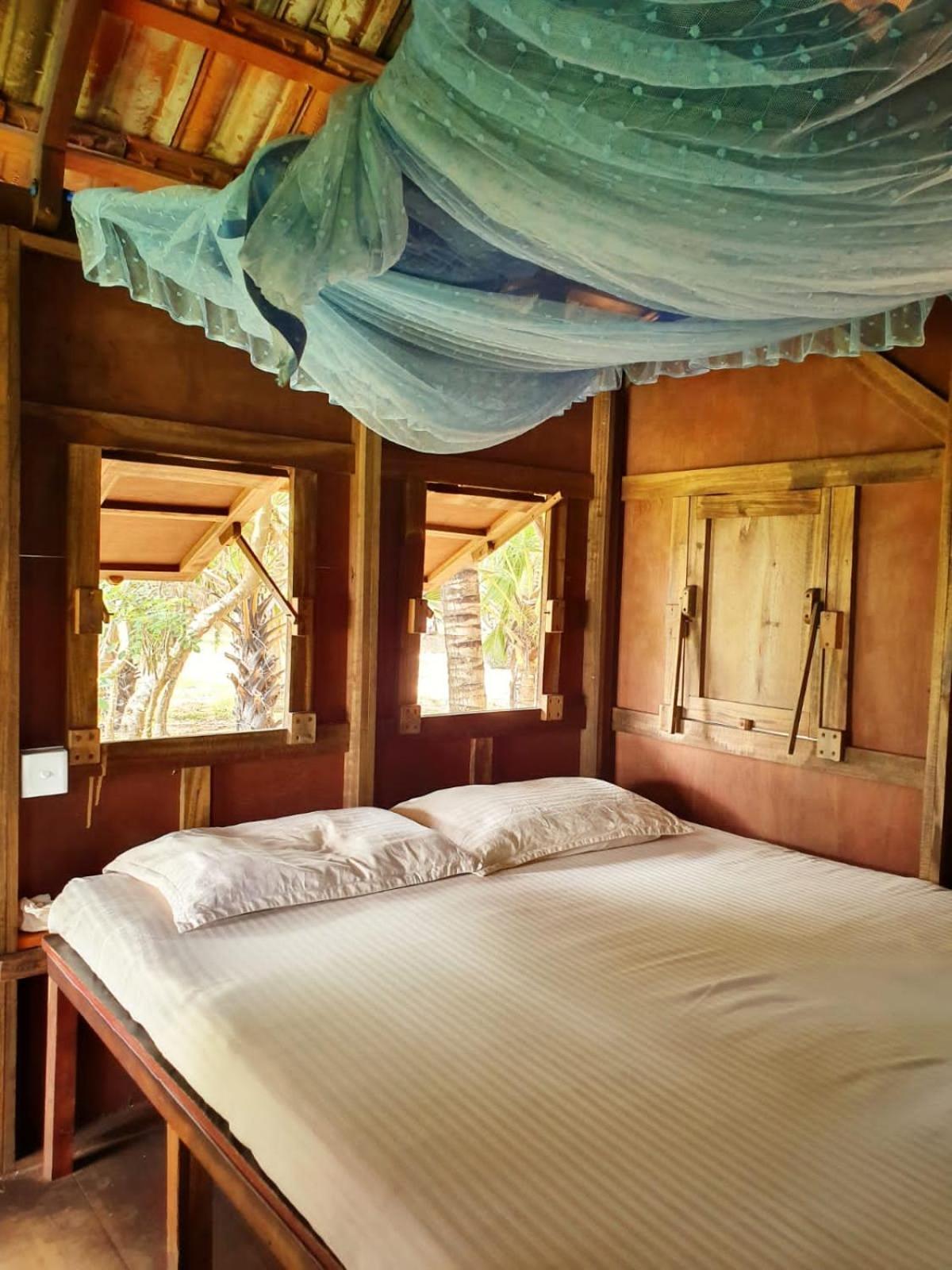 Light House Beach Hut Komari Exterior foto