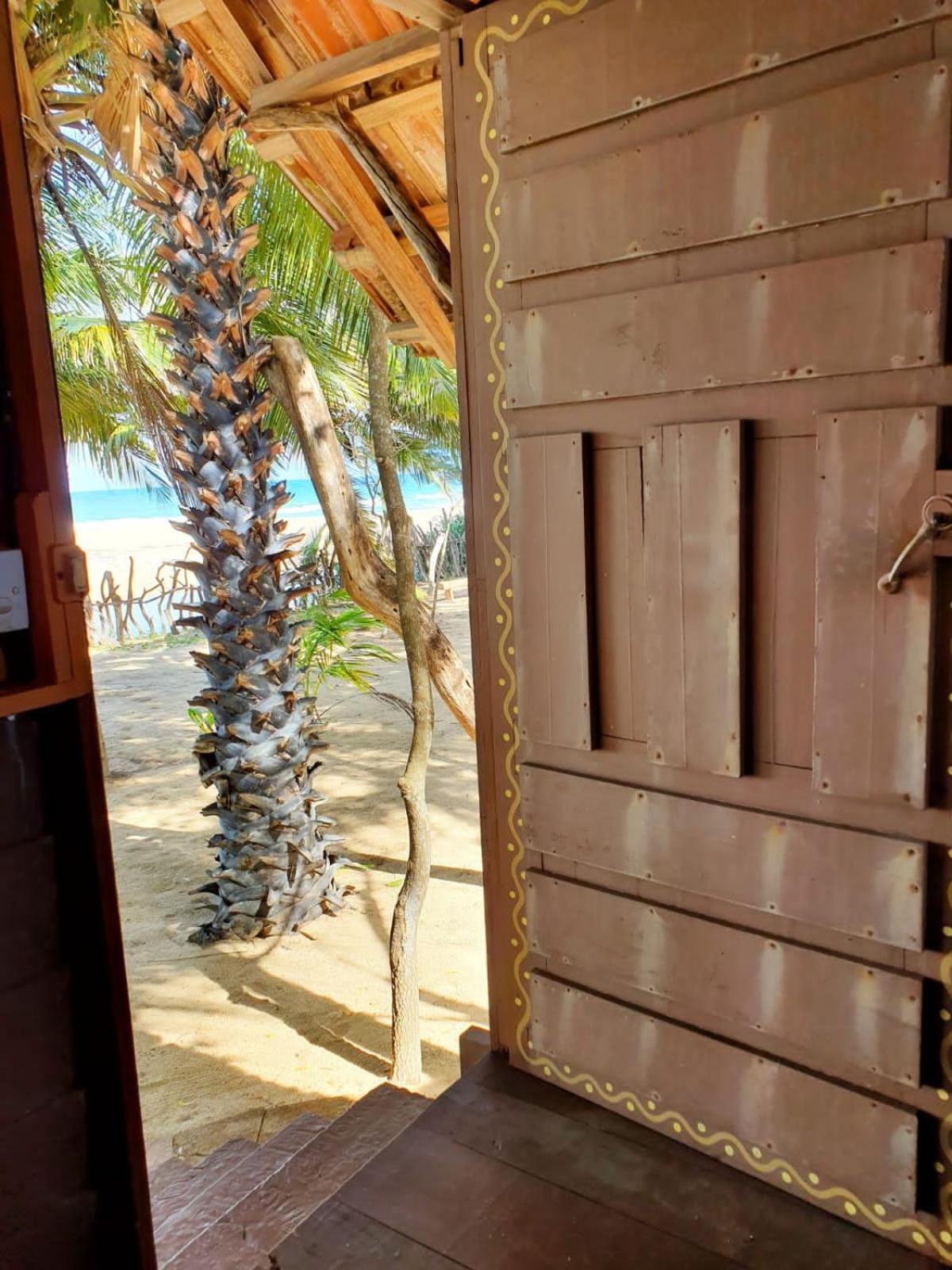 Light House Beach Hut Komari Exterior foto