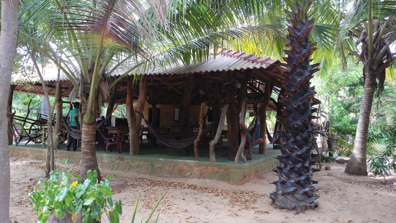 Light House Beach Hut Komari Exterior foto